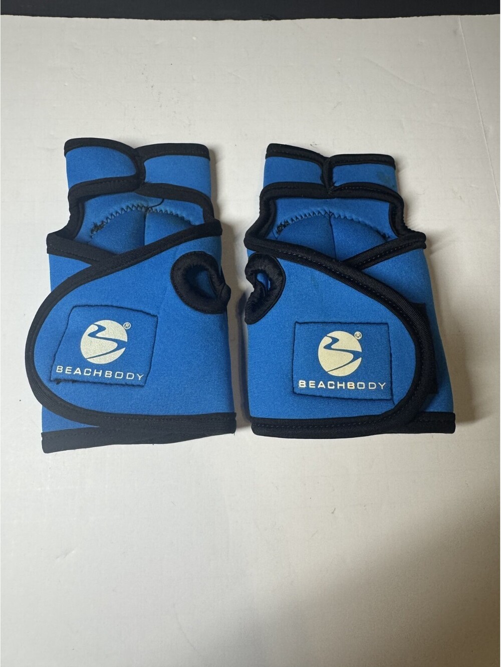 Beachbody Pair Weighted Fitness Gloves Blue Adjustable Wrist Hand Neoprene 1 lb